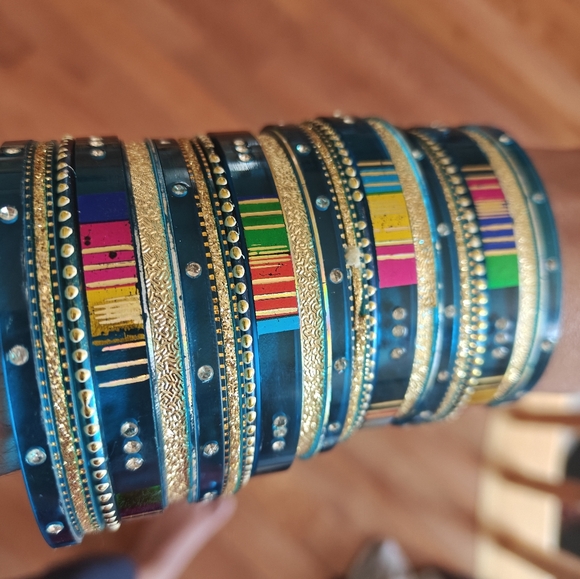 Elegant Multicolor Bangles Set - Picture 7 of 8